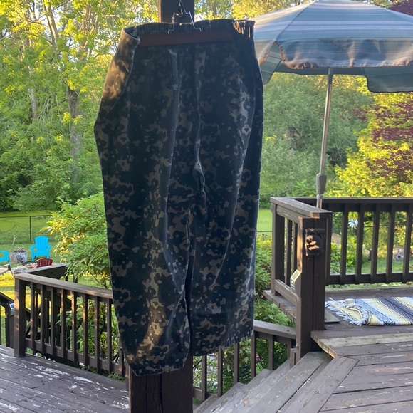 Green Floral Camo Pants - Picture 5 of 8